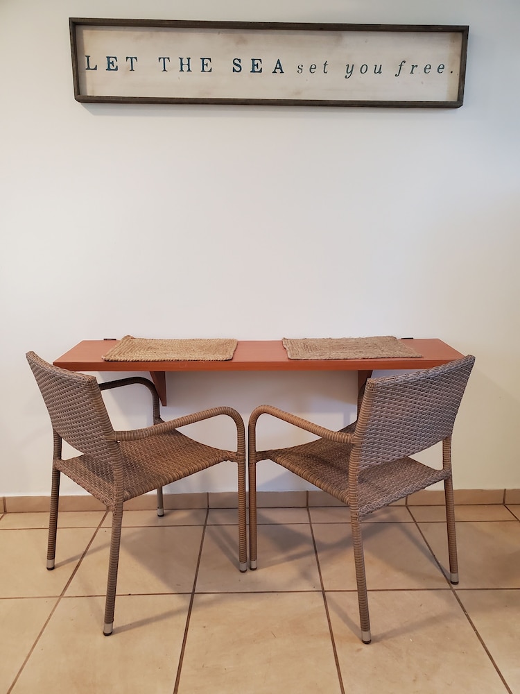 Comfy apartment 8 minute walk from beach view 5