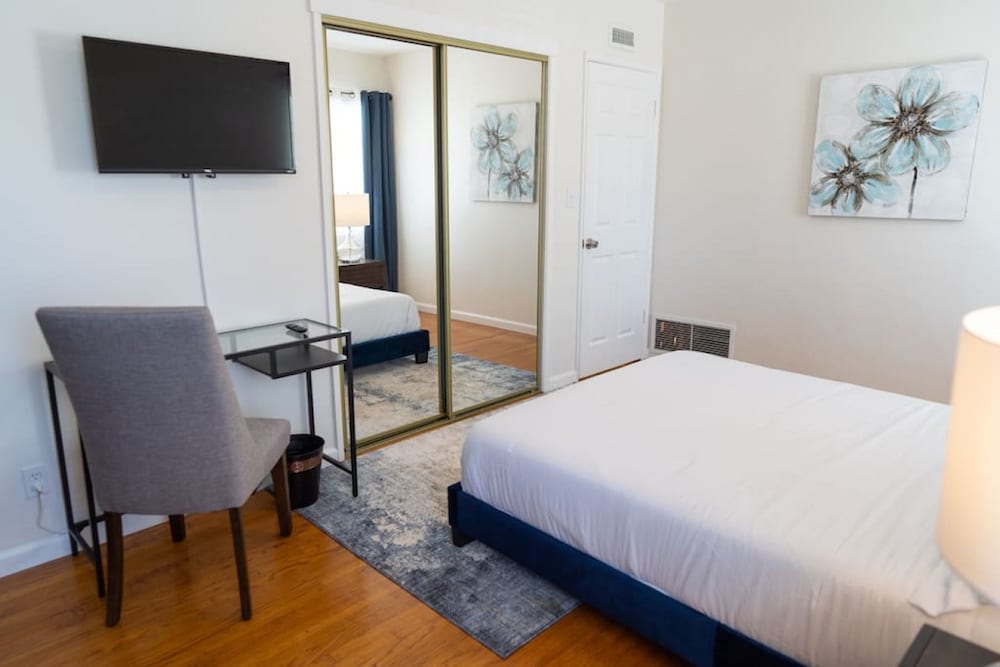 Disneyland Renovated 3BR Fullerton House w Garage Fenced Yard p56