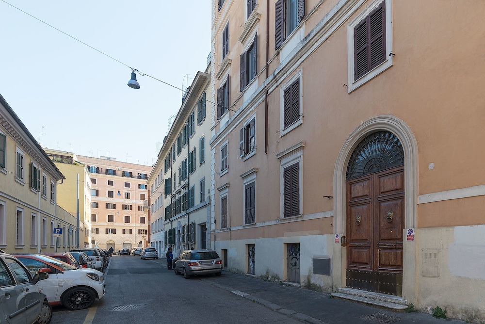 San Giovanni & Colosseo Roomy Flat
