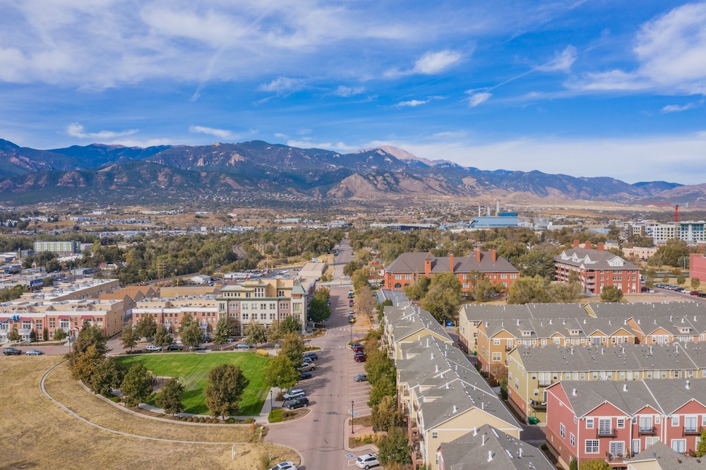 Urban Practicality! 3 Beds, Patios & Dog Friendly view 2