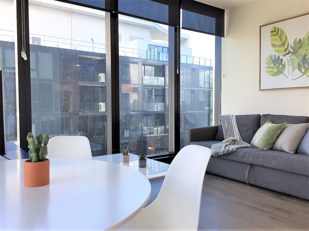 ReadySet Apartments on Southbank Boulevard