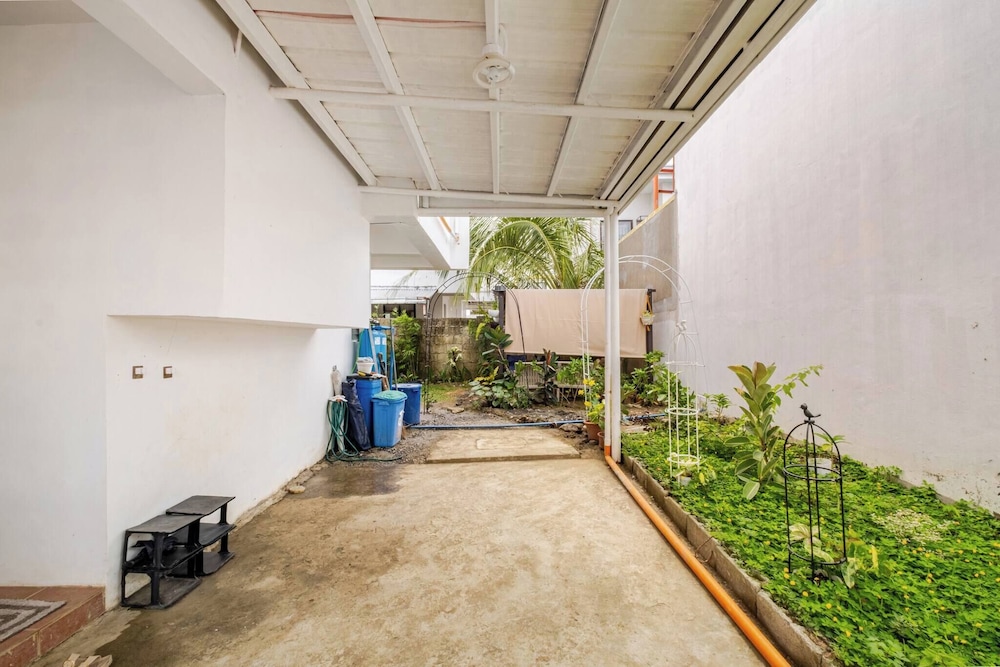 Charming Iloilo City House With Garden View