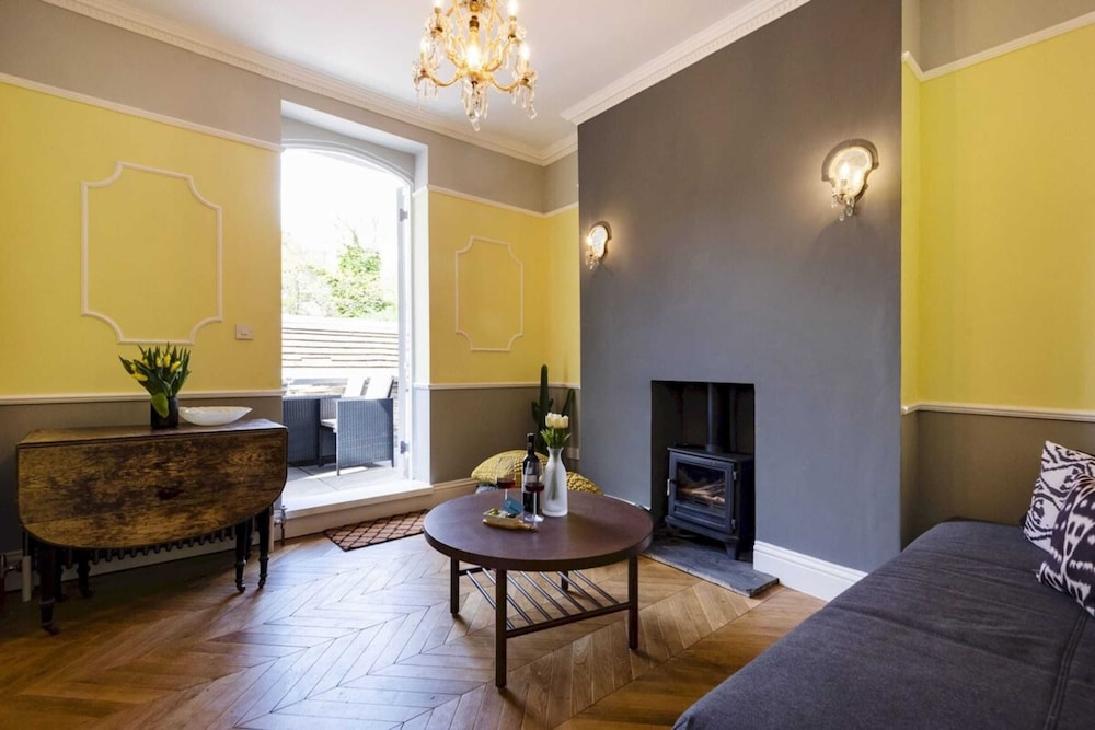 Bright 1BR + Balcony by Hyde Park photo 4