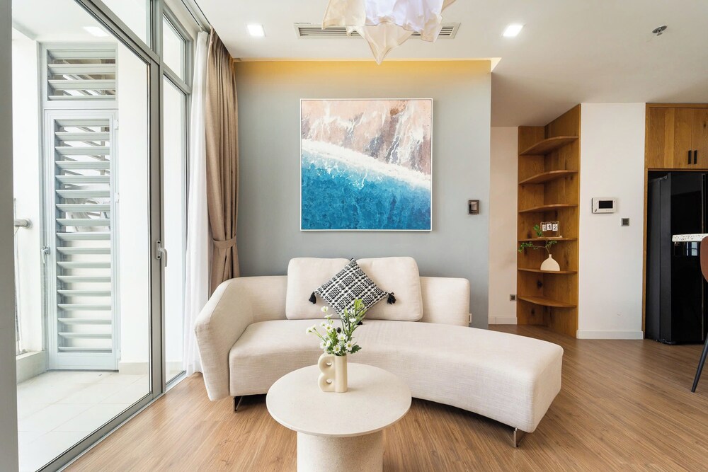 Apartment Landmark 81 by Urban Home