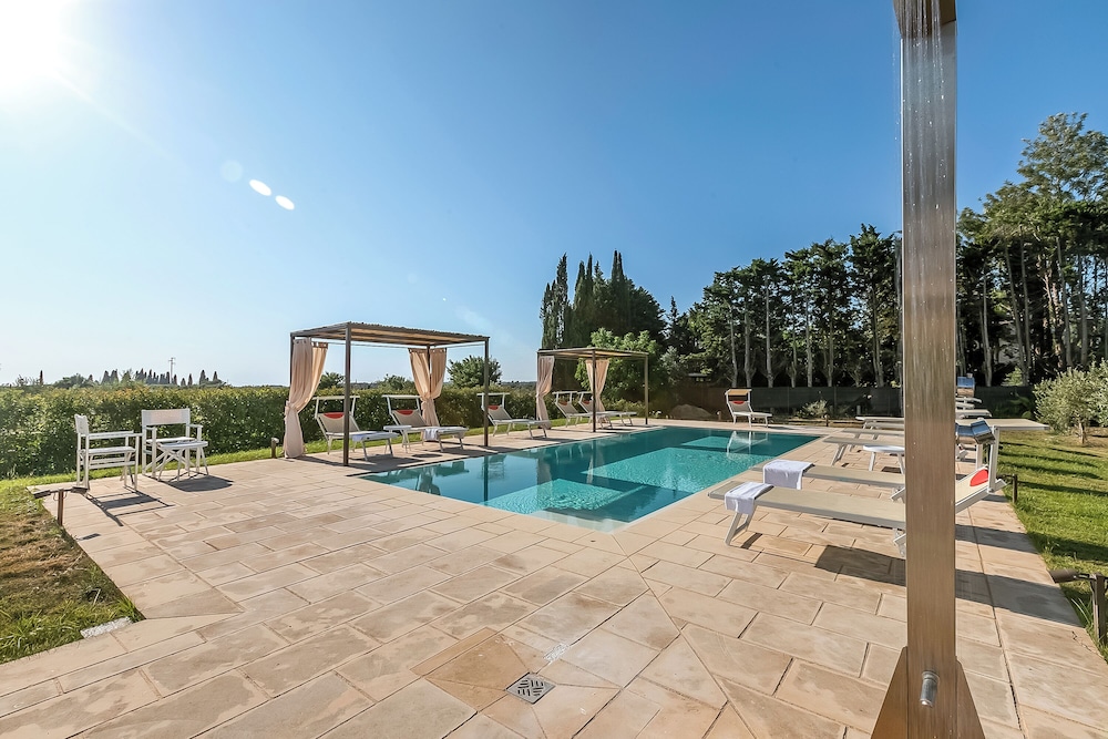 Villa Elysium With Pool And Garden