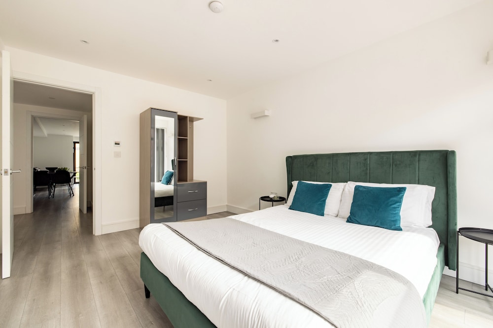 Charles Hope Apartments Brentford view 3