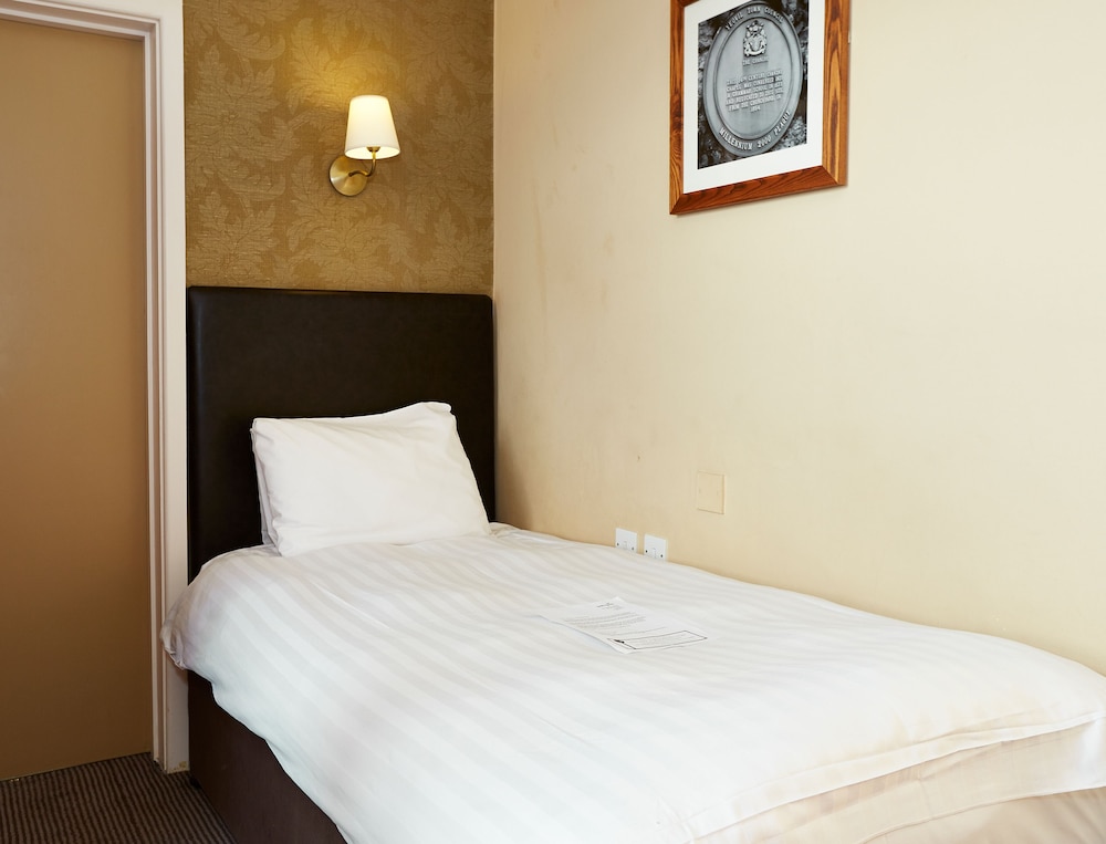 Yeovil Vacations - The Manor Hotel by Greene King Inns - Property Image 5