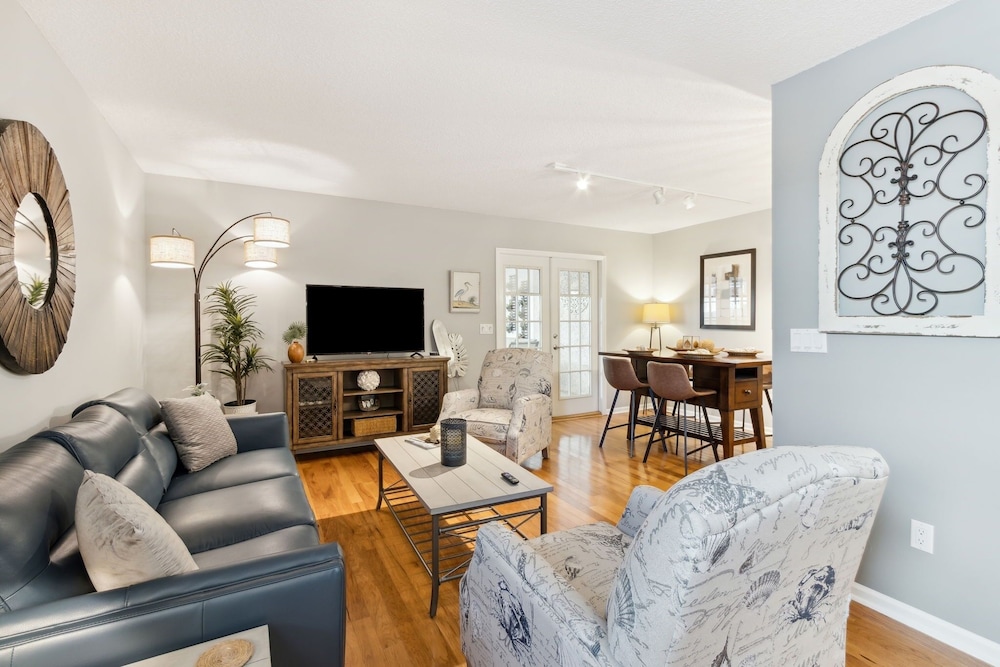 2754 1st Ave. A 2 Bedroom Duplex