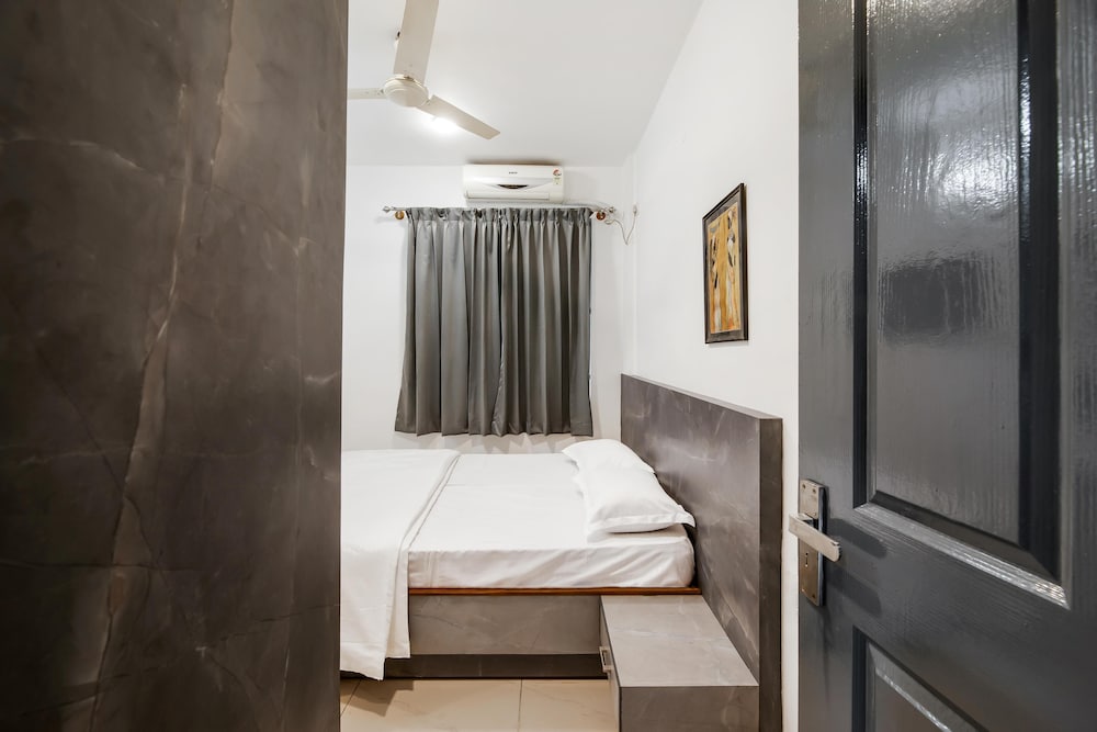 Diamond Suites Service Apartment