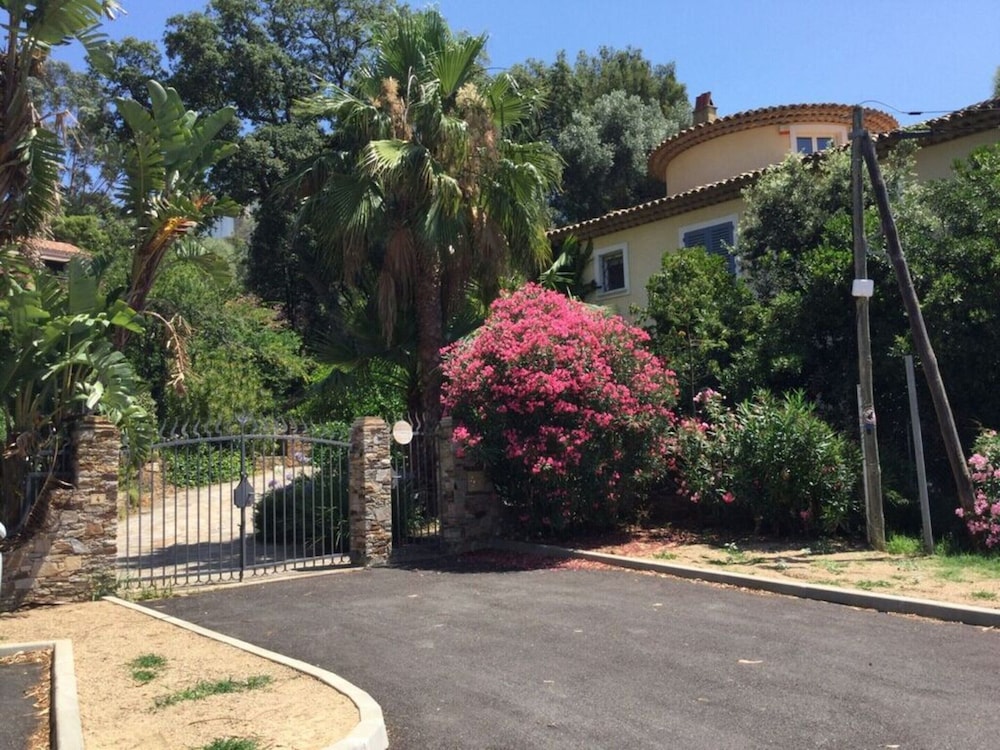 Apartment in le Rayol-canadel view 4
