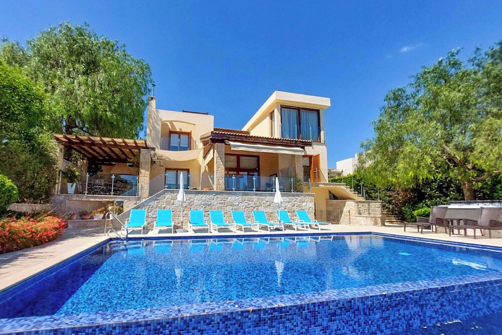 Aphrodite Hills Superior Villa 0100