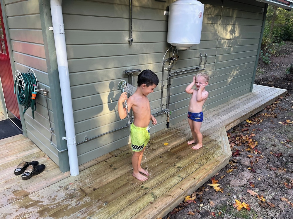 House with Hot Tub and Sauna 300 near the Lake