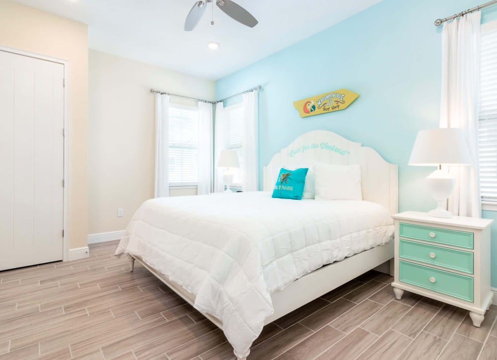 Parrotfish Place Stay for 6!
