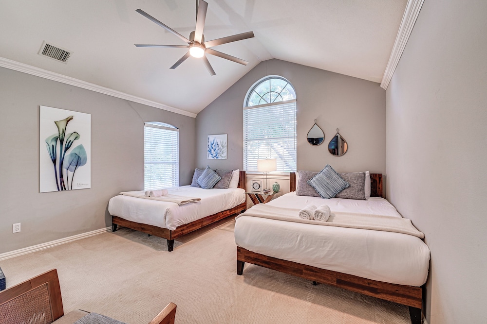 Relax By Pool, Soak in Hot Tub: Plano Home