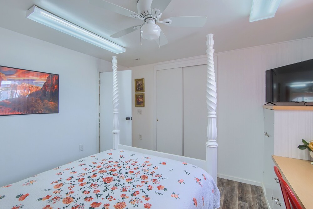 Group Getaway w/ Mtn Views: Home in Circleville!