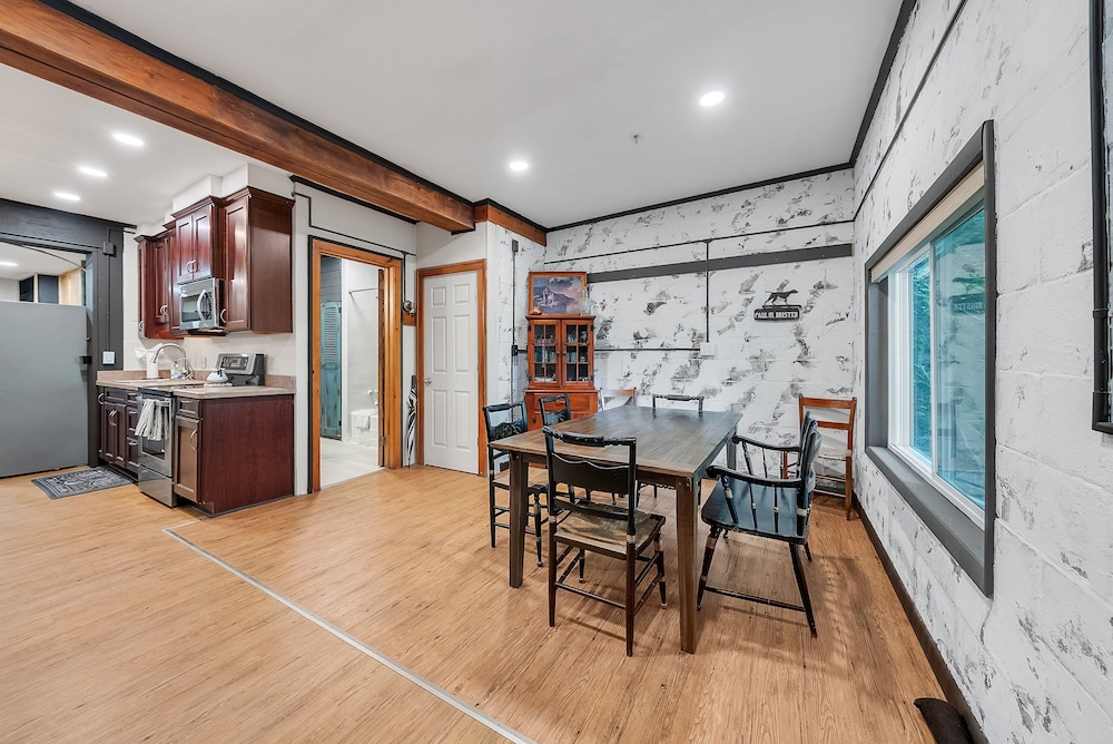 Peaceful Lakefront Getaway On Cayuga Lake 4 Bedroom Cottage