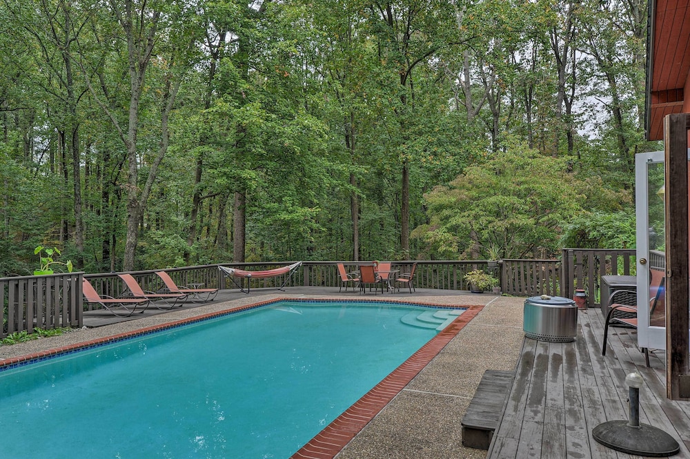 Forested Couples Retreat: 20 Miles to Baltimore! view 2