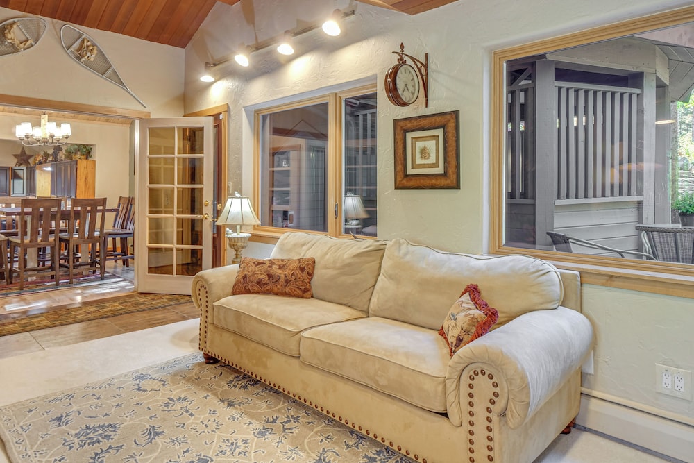 Steps to Ski Shuttle: Breckenridge Home w/ Hot Tub