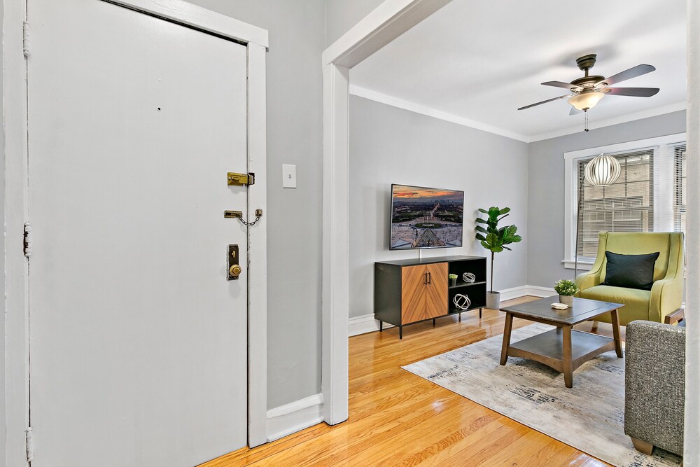 Well equipped 1BR in Chicago highlights - Image 2