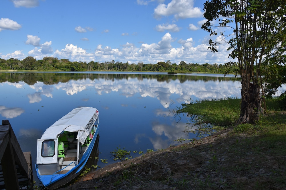 Yaku Amazon Lodge & Expeditions