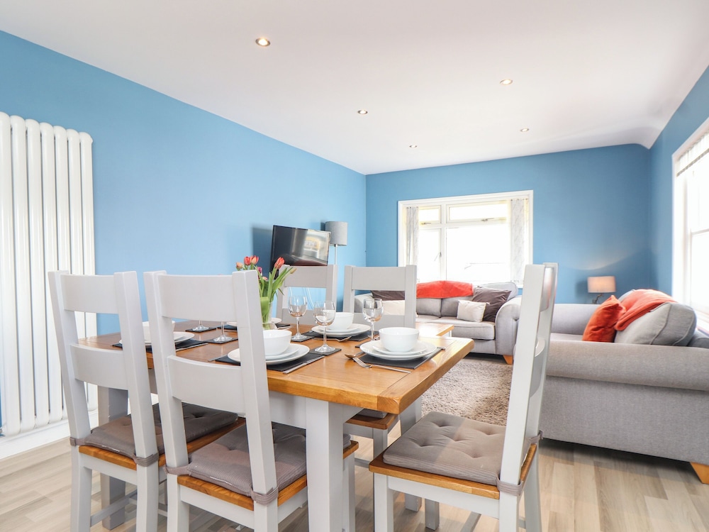 Flat 2 Niles Place