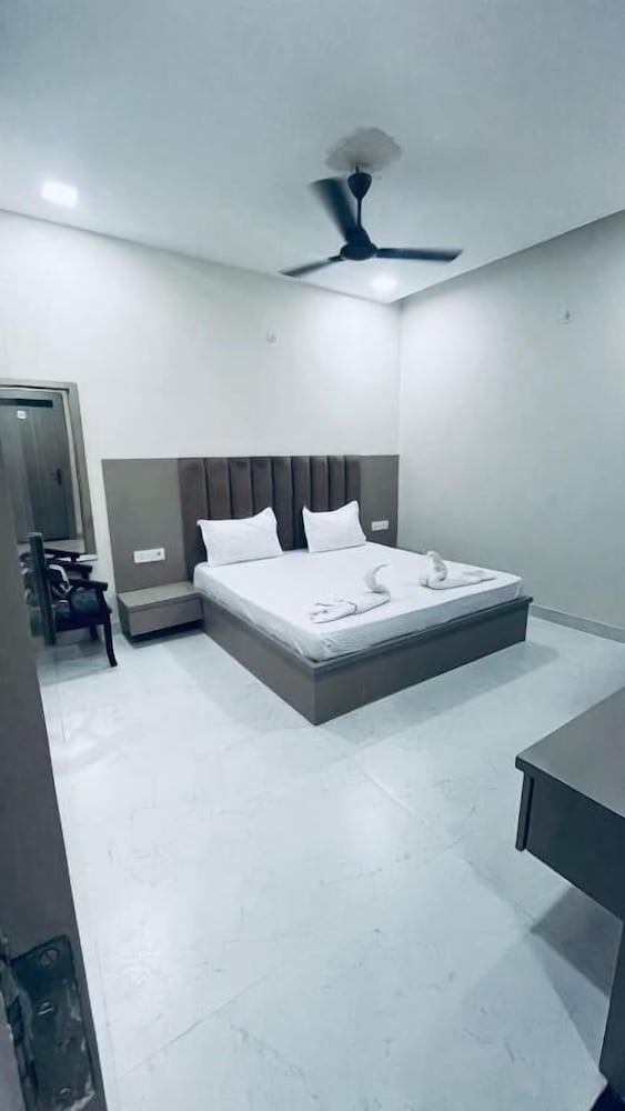 Hotel Shri Radha Sneh Mathura