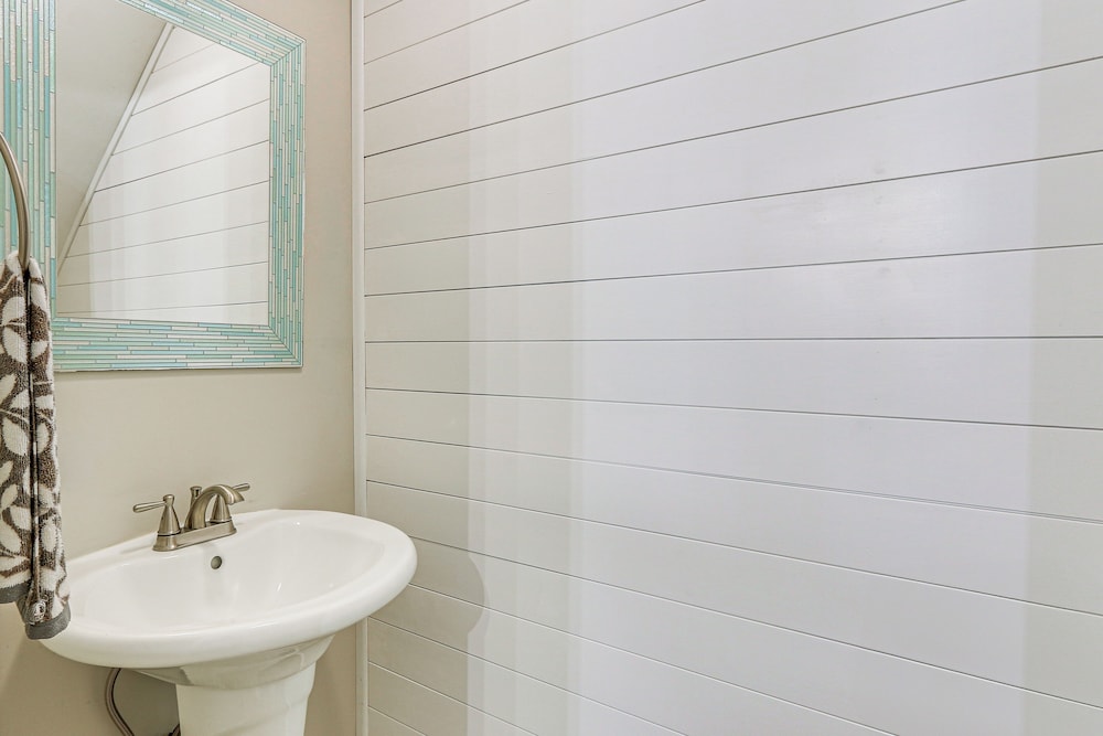 Walk to Beach: Bright Hilton Head Island Villa!