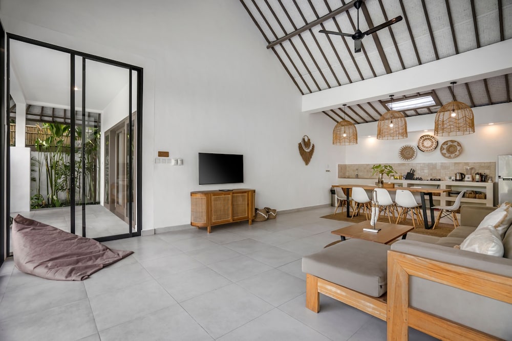 Villa Moju by Alfred in Bali - Tropical 3BR Escape w Private Pool Lush Garden in Bumbak Canggu