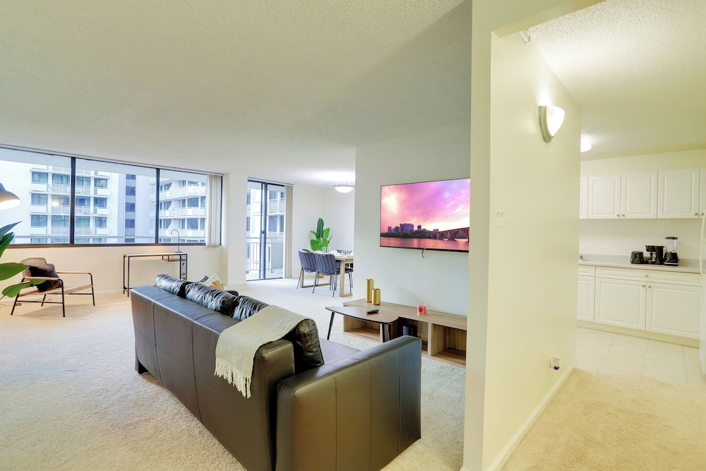 Close to Airport in Crystal City