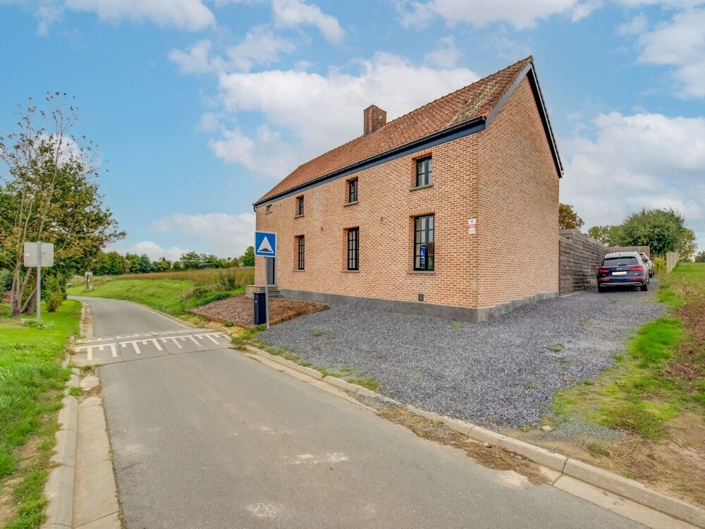 Lush Holiday Home in Vlaanderen With Private Pool