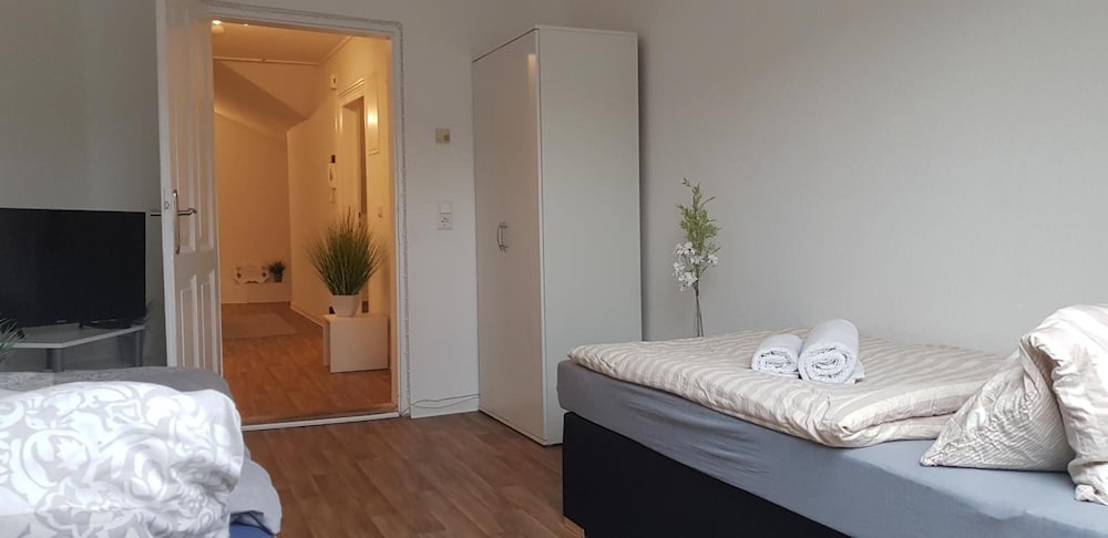 Wuppertal Vacations - SP Hotels- Apartment an der Wiesenstrae - Property Image 8