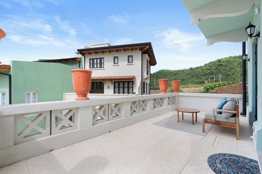 Stunning 3-BD Beachside Home with Small Pool