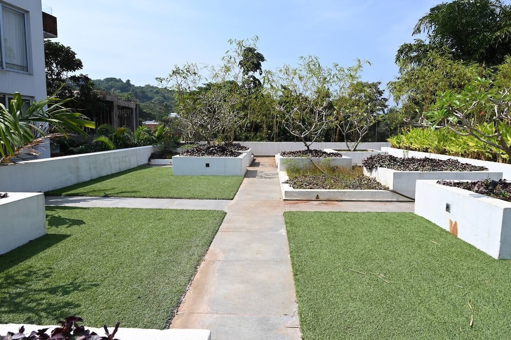 The Coastal Nest - 2BHK by Da Alohas