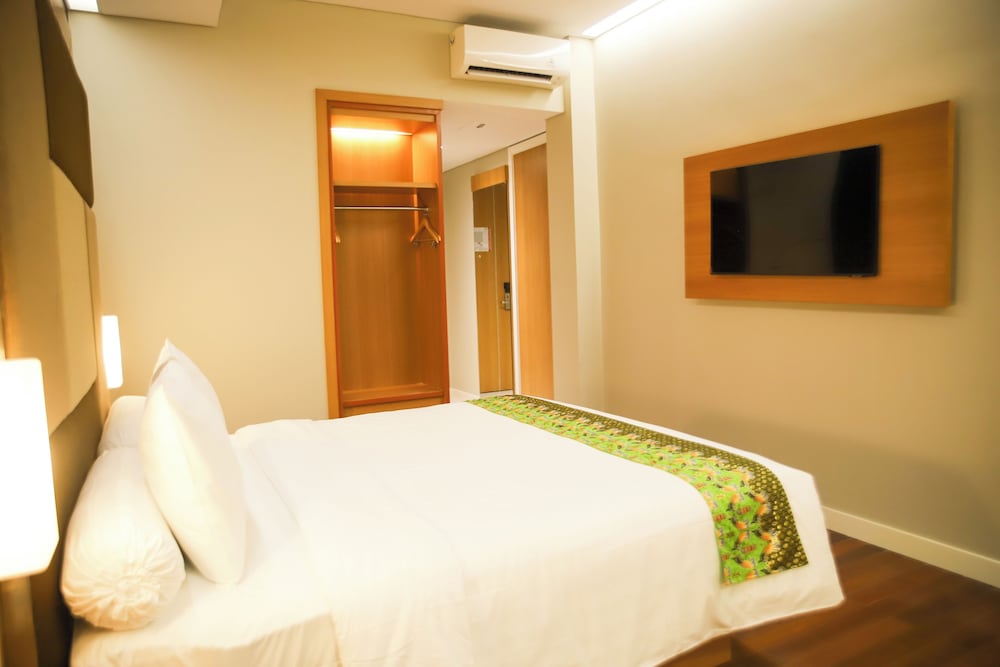 Front One Hotel Papua Lestari