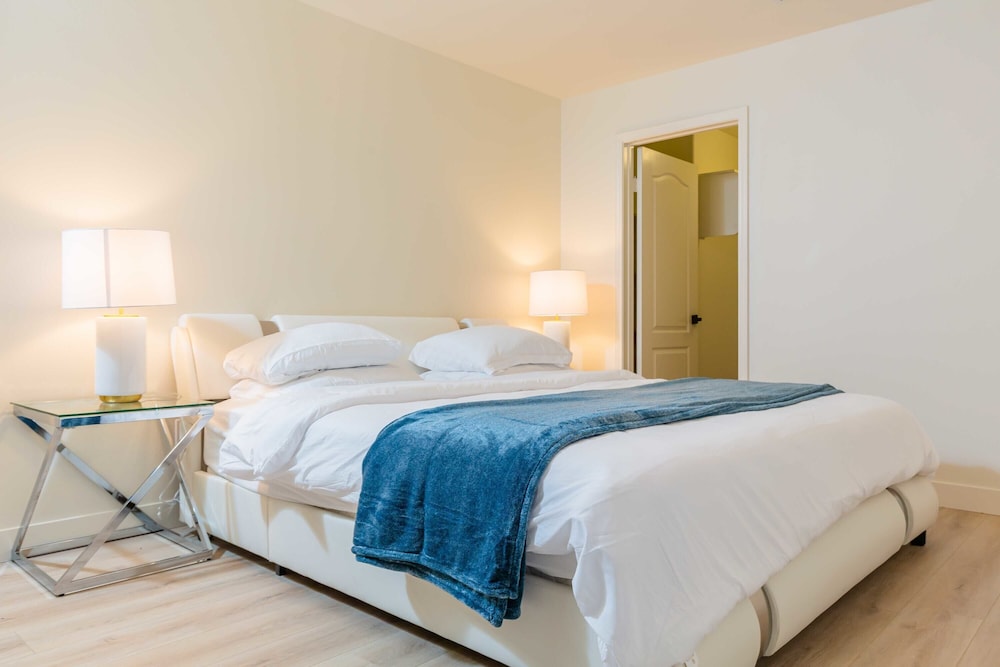 Not Affected by the Fire/elegant Pasadena Retreat Prime Comfort Awaits