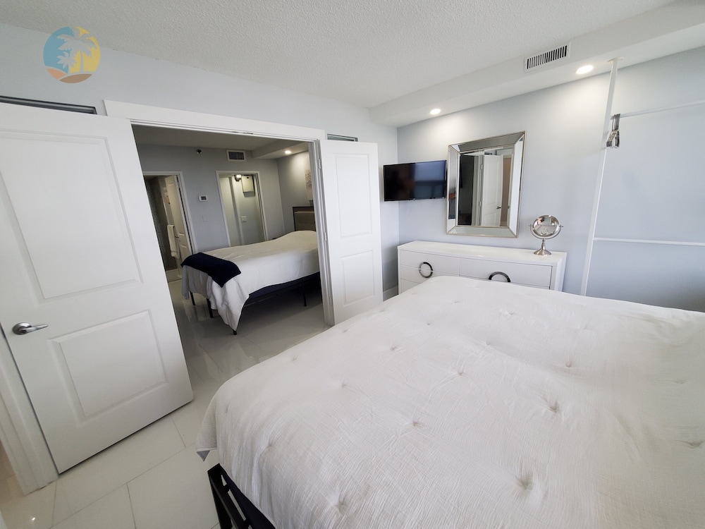 Alexander 1104 3 Bedroom Condo