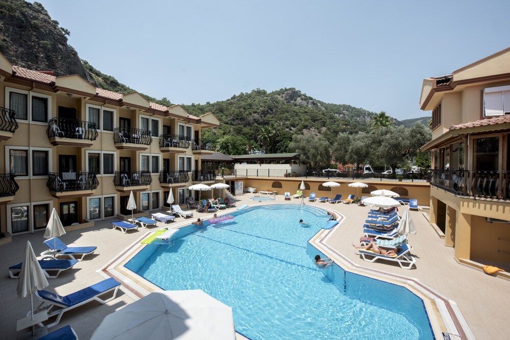 Belcehan Beach Hotel - Image 21