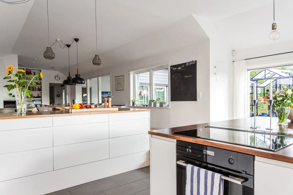 Dream Stay Seafront Villa Padel Court