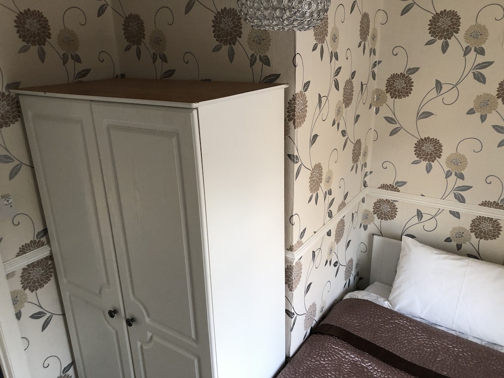 3br-sleeps6-garden-mountain &near 4 Falls Walks on view 2