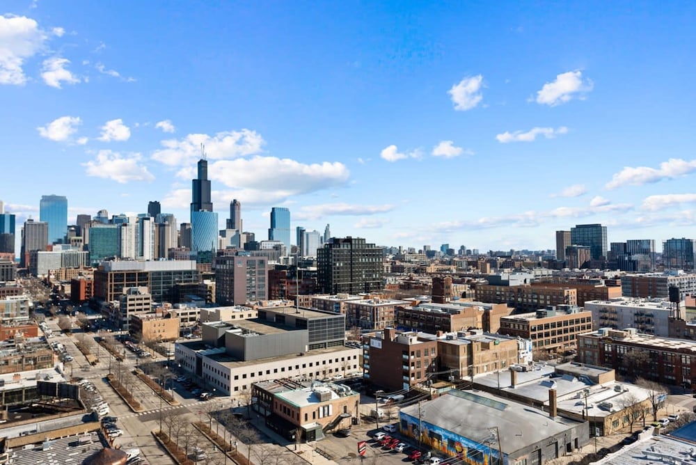 Cloud9 2x1 Apartments Fulton Market The Pop