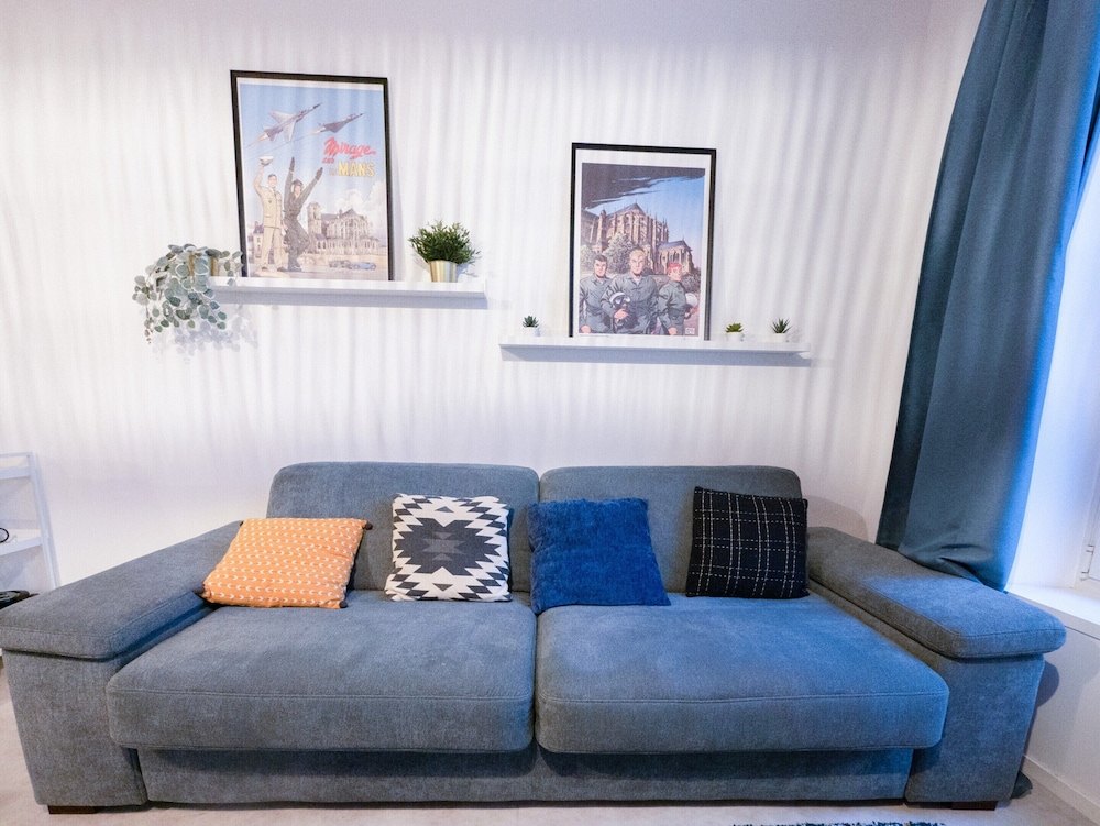 Urban Calm - Bright & Modern Stay