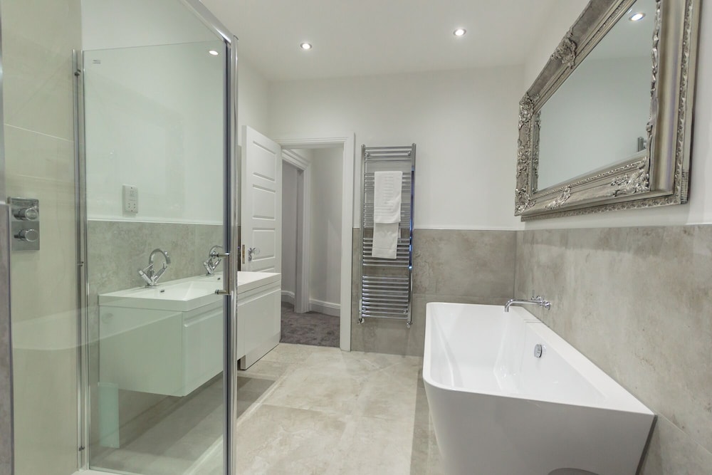 3 Bed- The Regency Suite view 5
