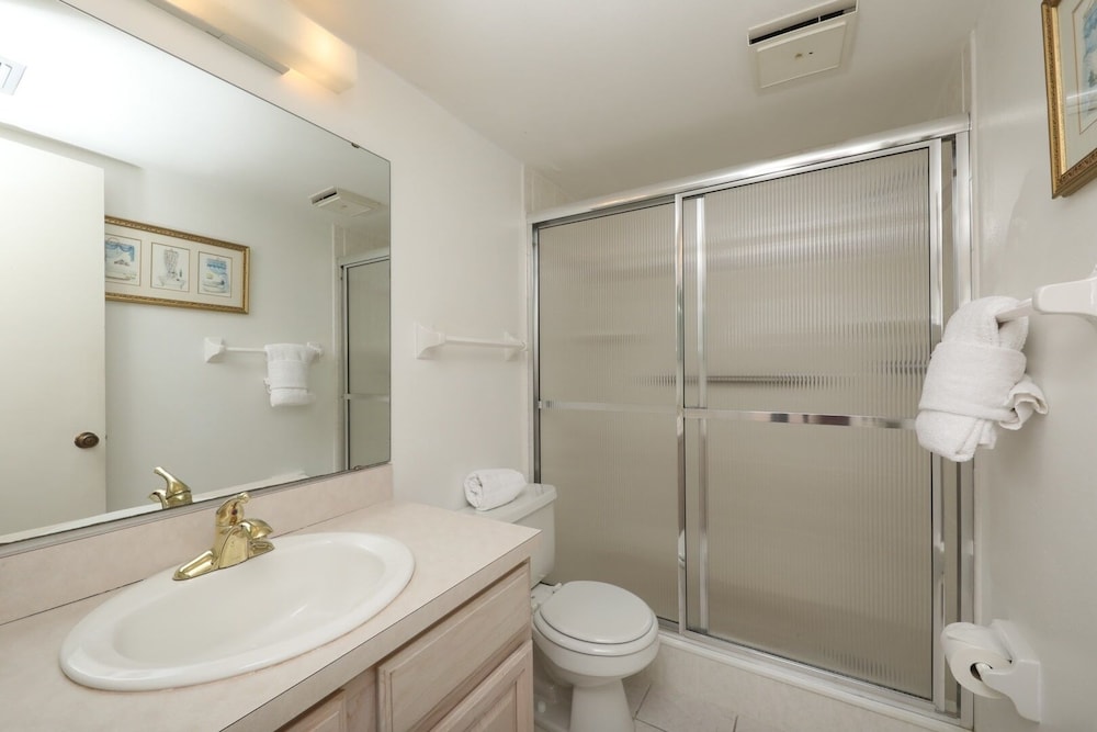 Anchorage Resort 7th Floor 2-Bedroom Condo w Private Balcony Beach Access 2 Condo