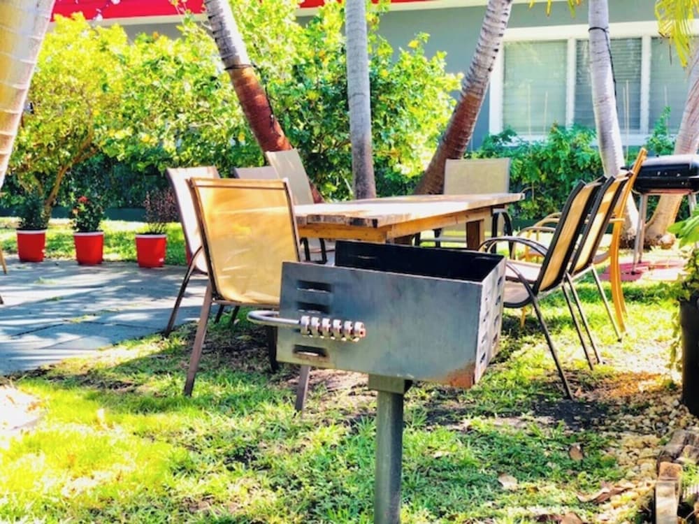 1BR Pet-friendly Condo w/ Parking & Backyard BBQ
