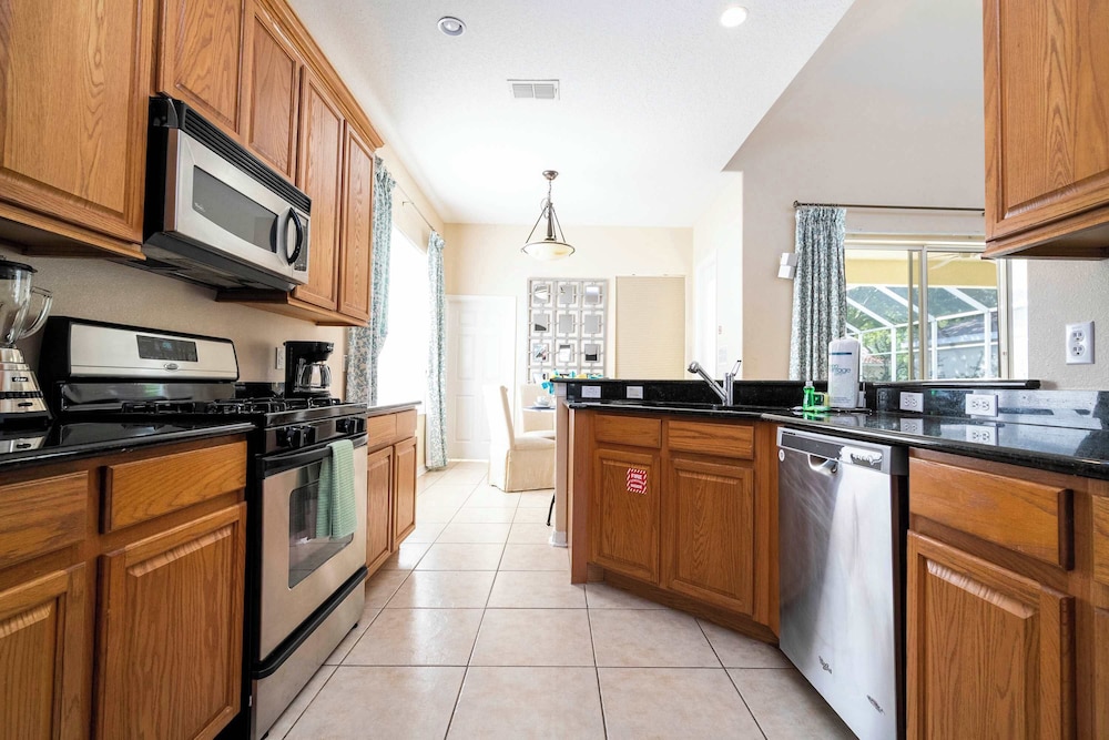Family Villa w Pool Spa Game Room Near Disney