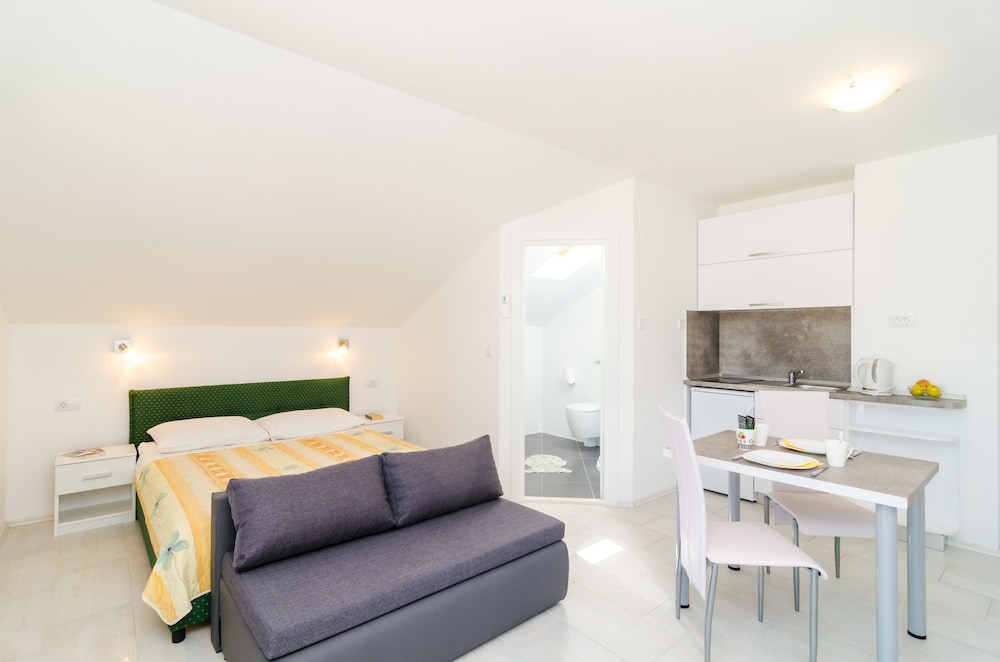 Cina Apartments