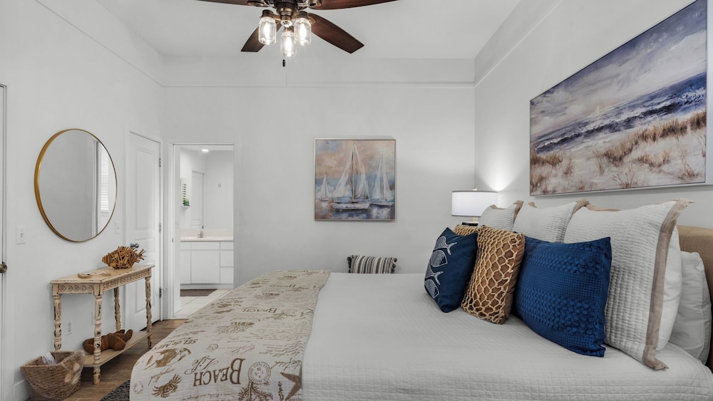 Charming Beach Cottage, 2 Pools and Tennis Access + Free Attraction Tickets!