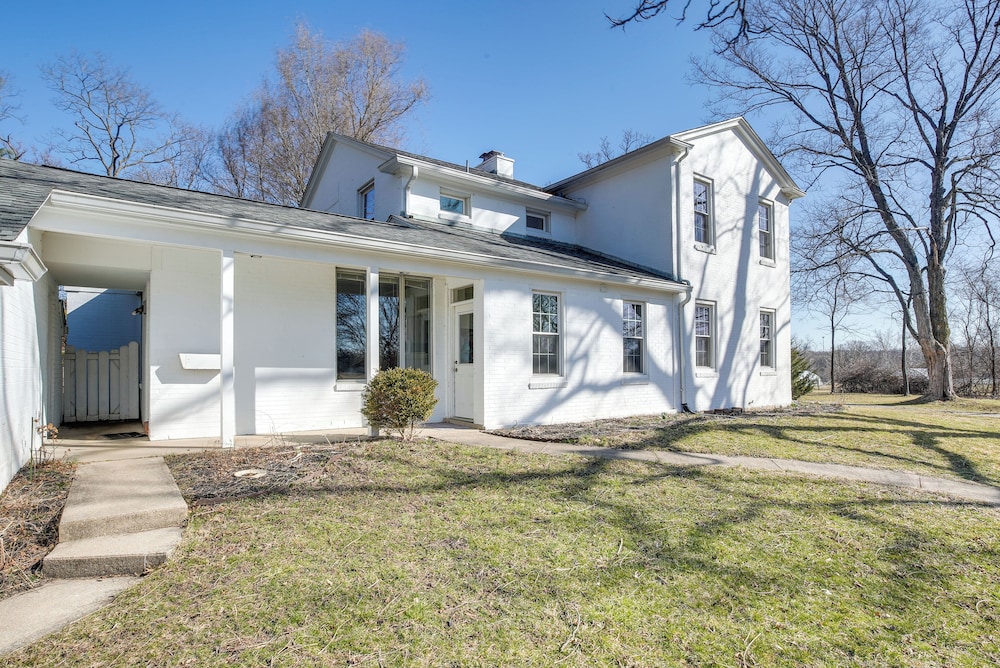 Spacious & Updated Farmhouse in Yellow Springs