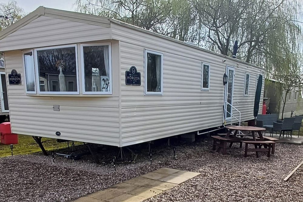 Luxury Family Lodge, Decking, Parking, Tattershall