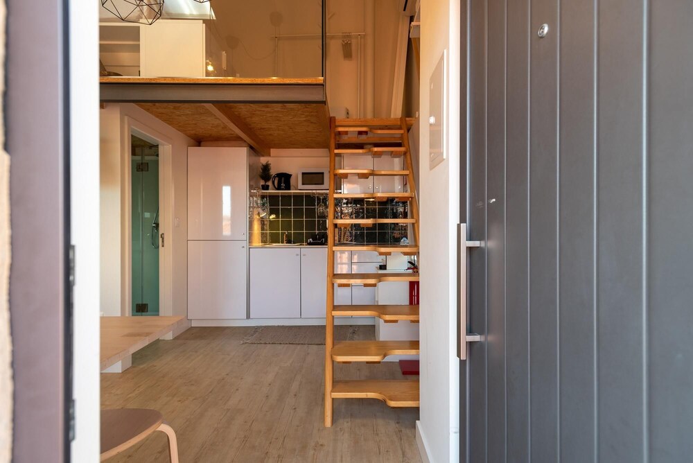 Mezzanine Stylish Apartment U